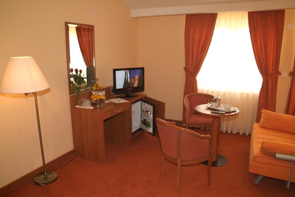 Hotel Kaktus Čitluk Exteriör bild